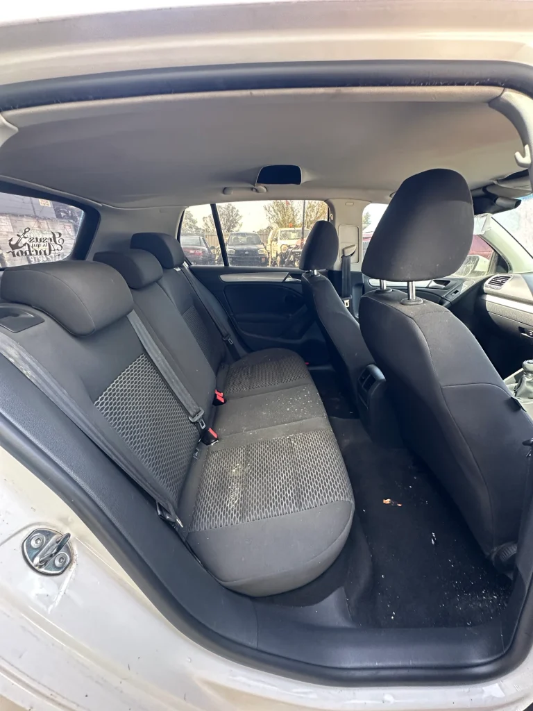 Volkswagen Golf 2011 White Man Petrol