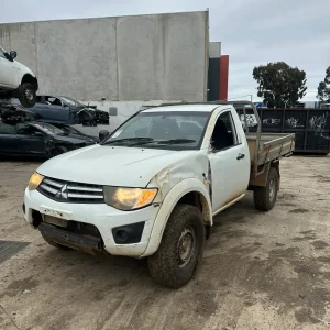 Mitsubishi Triton 2013 White Man Diesel