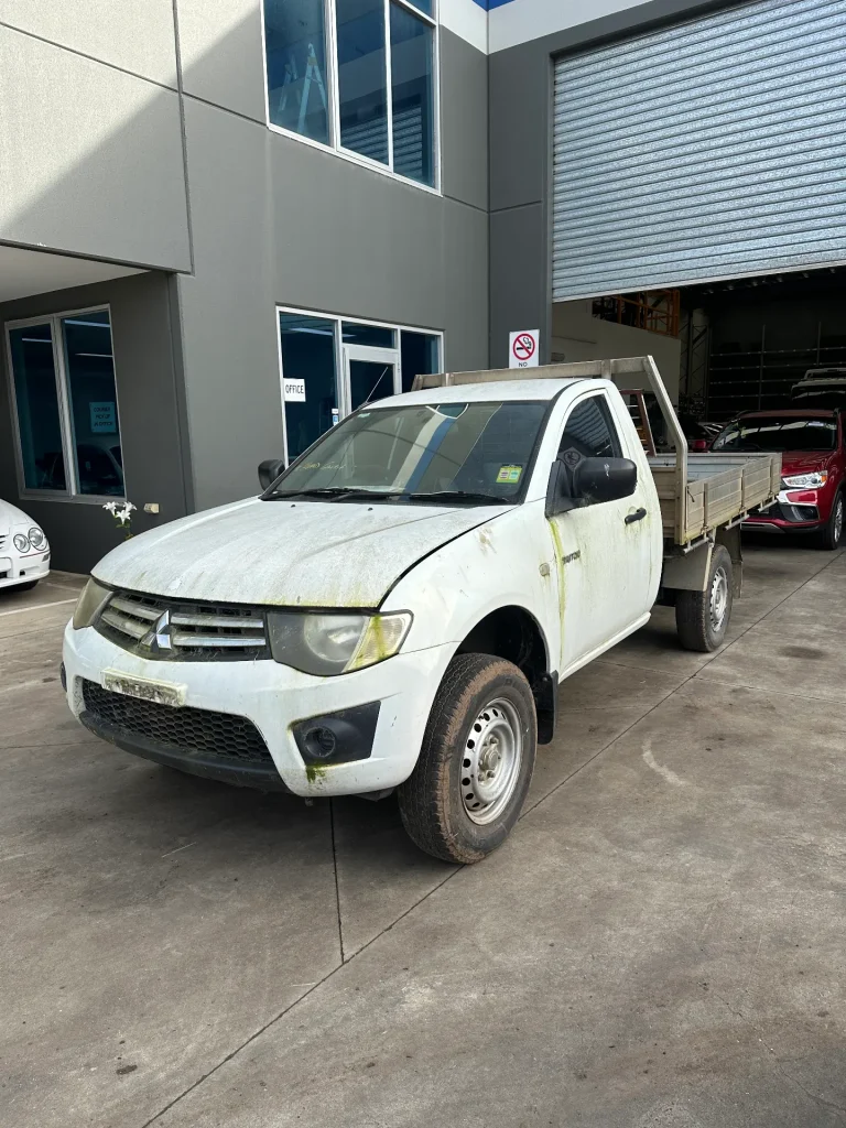 Mitsubishi Triton 2013 White Man Diesel