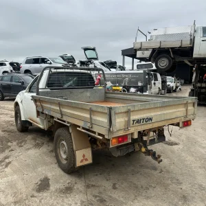 Mitsubishi Triton 2013 White Man Diesel