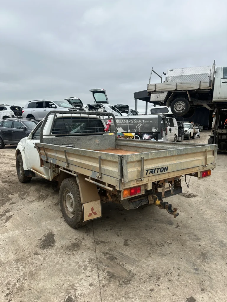 Mitsubishi Triton 2013 White Man Diesel