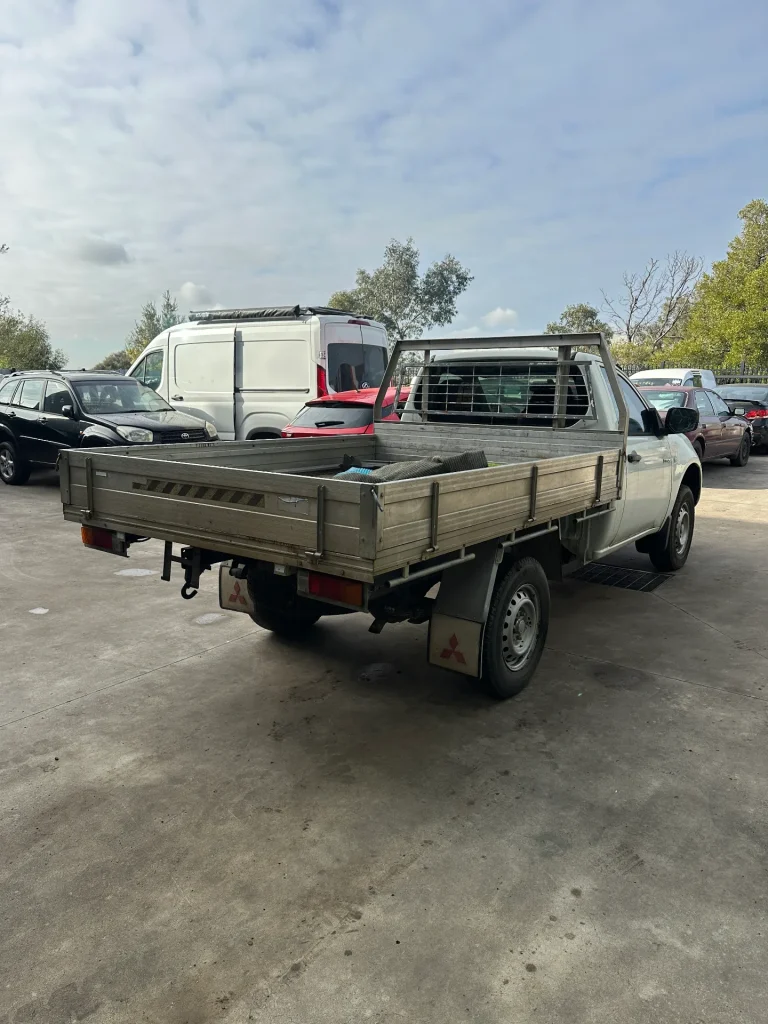 Mitsubishi Triton 2013 White Man Diesel