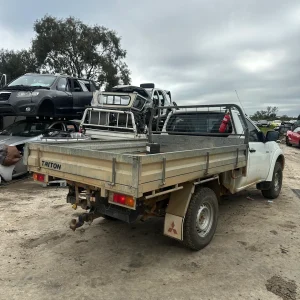 Mitsubishi Triton 2013 White Man Diesel