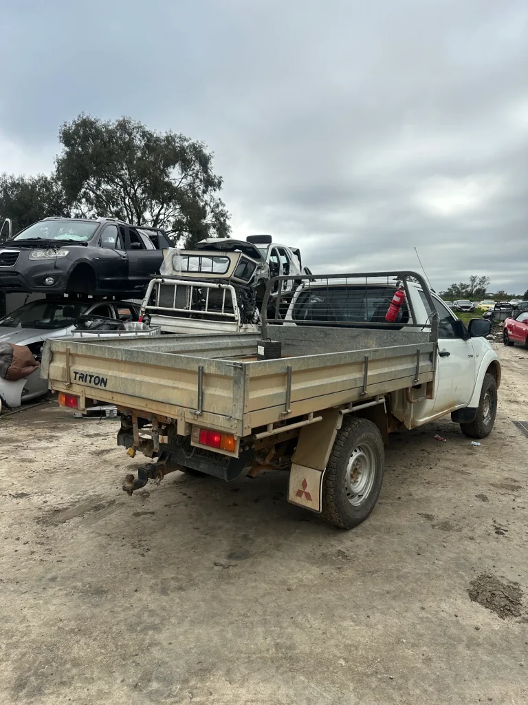 Mitsubishi Triton 2013 White Man Diesel
