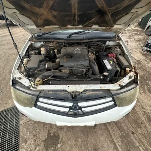 Mitsubishi Triton 2013 White Man Diesel