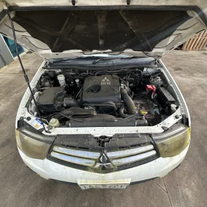 Mitsubishi Triton 2013 White Man Diesel