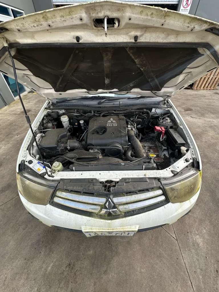 Mitsubishi Triton 2013 White Man Diesel