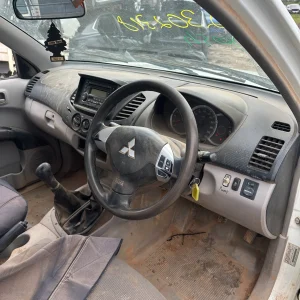 Mitsubishi Triton 2013 White Man Diesel
