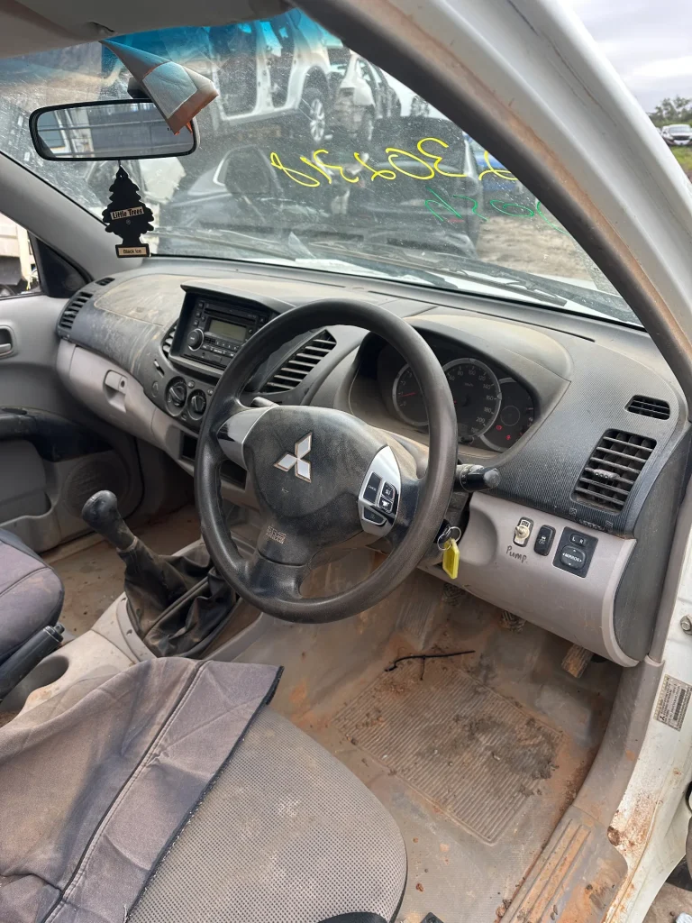 Mitsubishi Triton 2013 White Man Diesel
