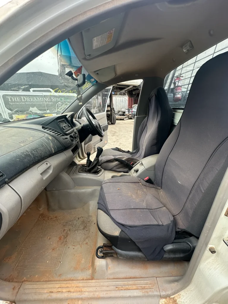 Mitsubishi Triton 2013 White Man Diesel