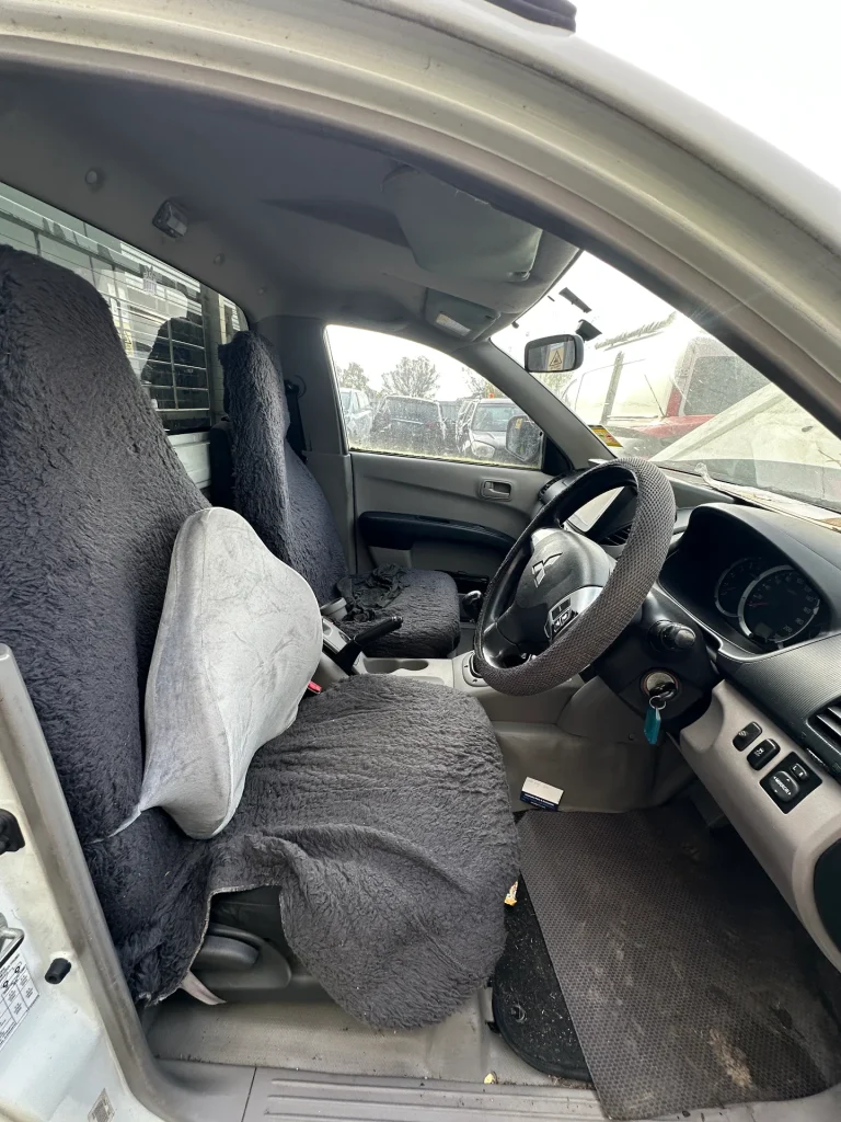 Mitsubishi Triton 2013 White Man Diesel