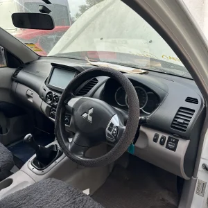 Mitsubishi Triton 2013 White Man Diesel