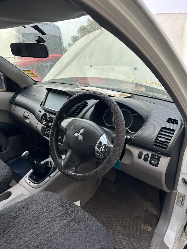 Mitsubishi Triton 2013 White Man Diesel