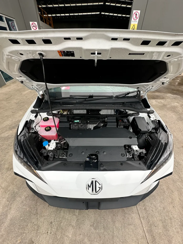 MG MG4 2024 White Auto Electric