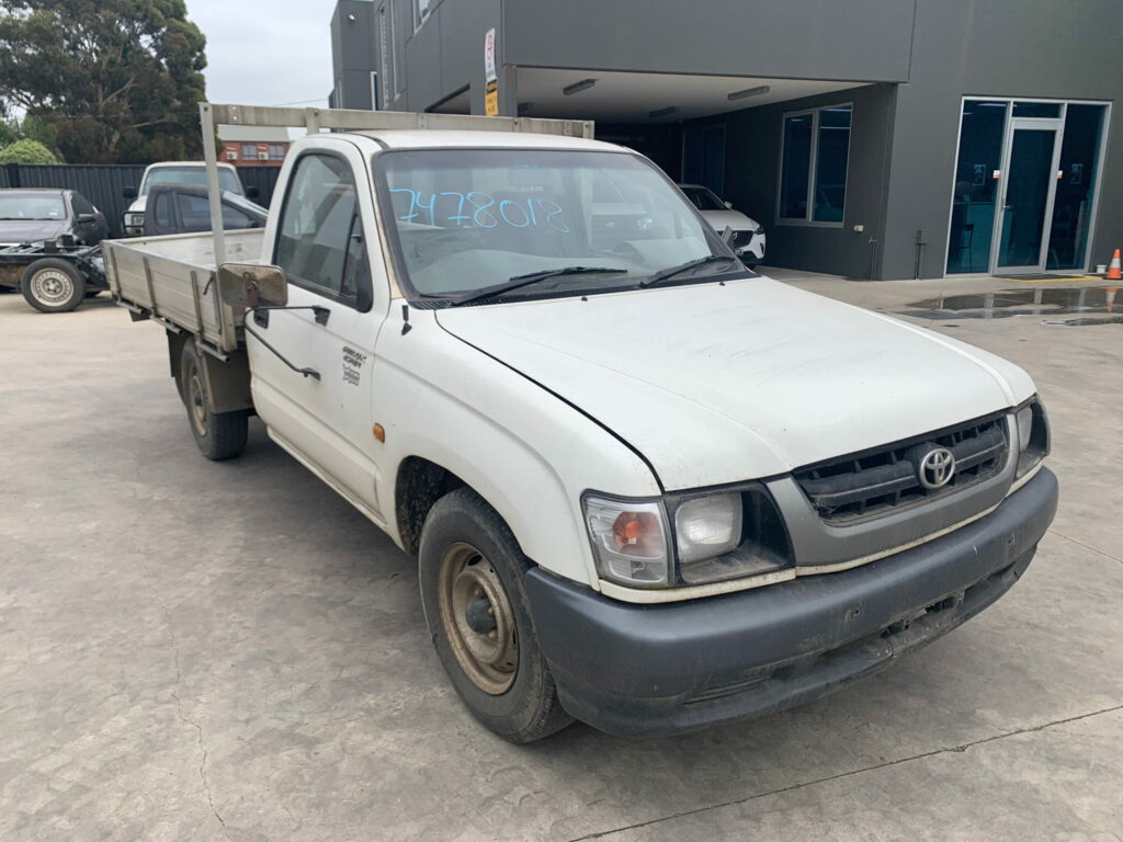 Car Wreckers - Toyota Hilux 2004