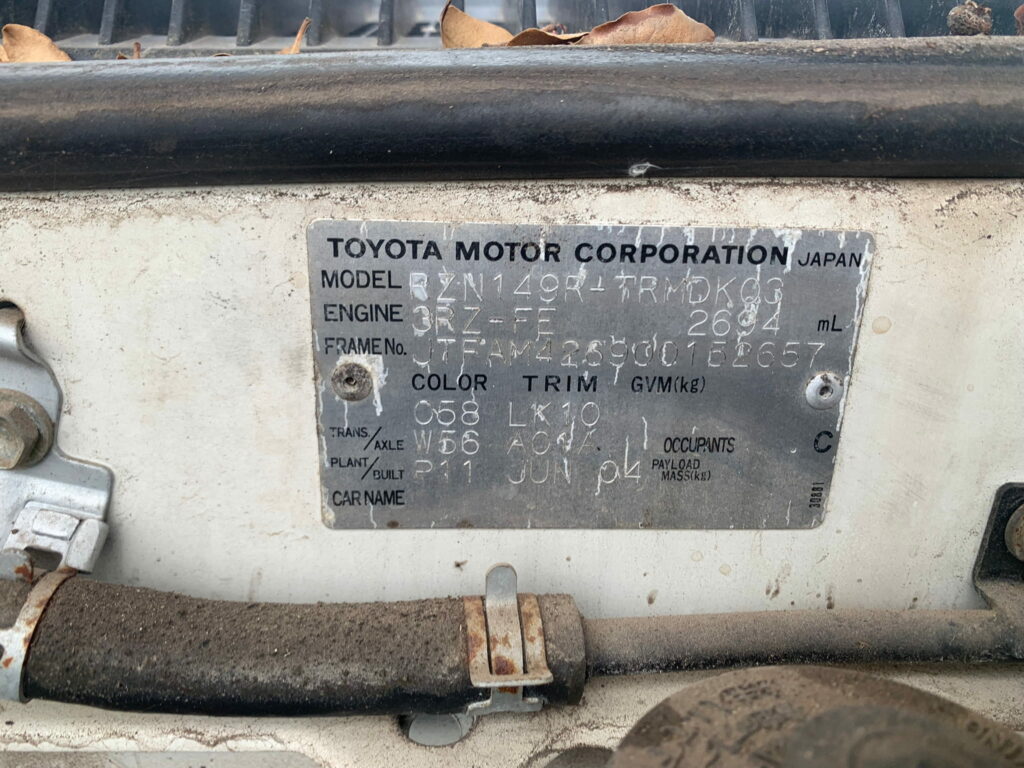 Car Wreckers - Toyota Hilux 2004