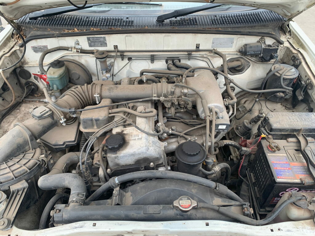 Car Wreckers - Toyota Hilux 2004