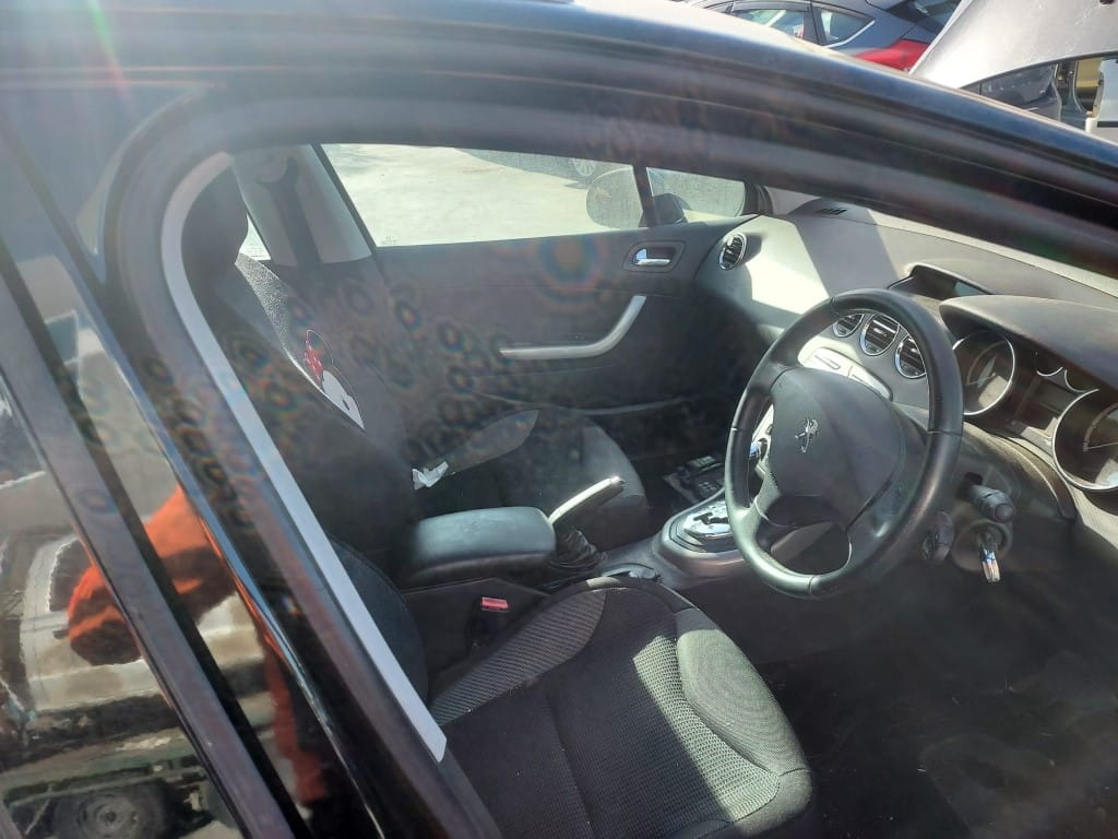 Car Wreckers - Peugeot 308 2011