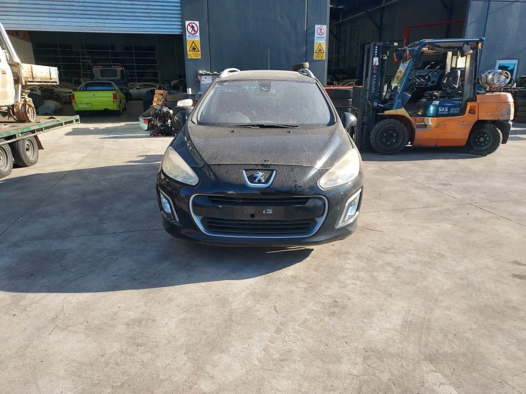 Car Wreckers - Peugeot 308 2011