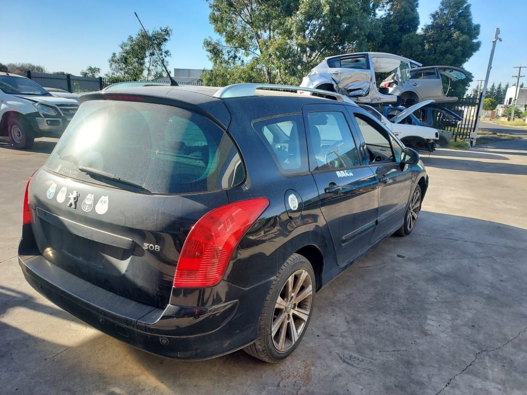 Car Wreckers - Peugeot 308 2011
