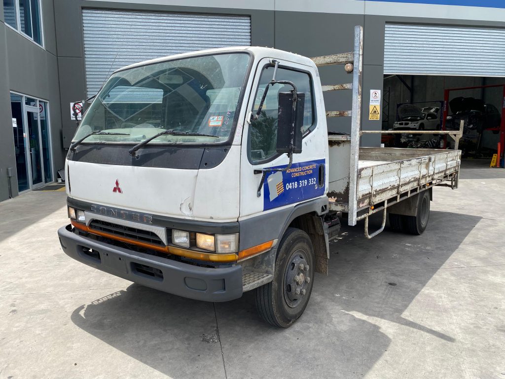 Car Wreckers - Mitsubishi Canter 1999 White Auto Diesel