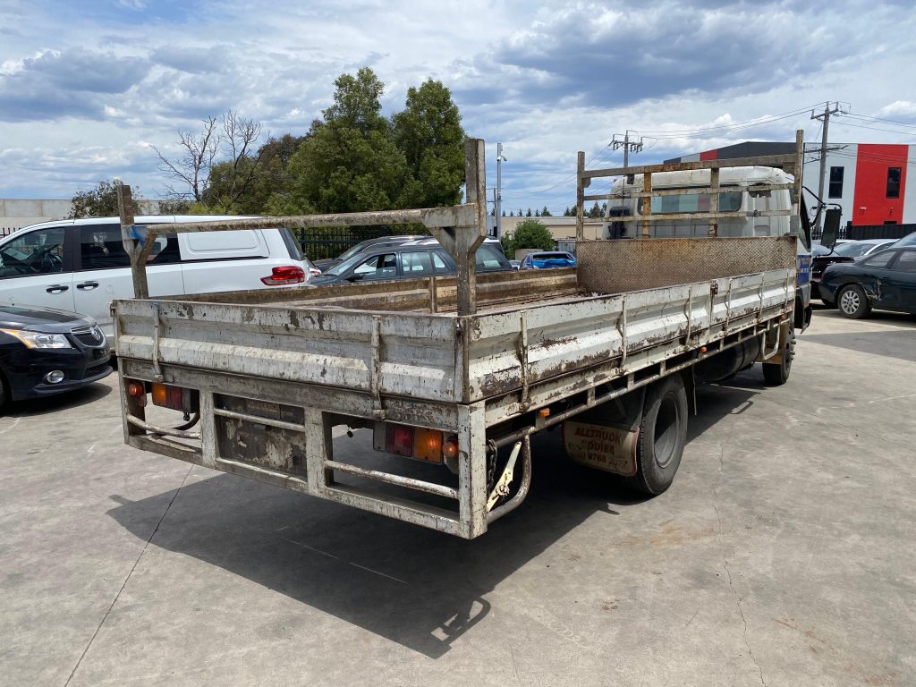Car Wreckers - Mitsubishi Canter 1999 White Auto Diesel