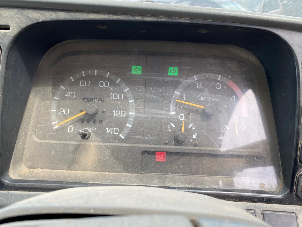 Car Wreckers - Mitsubishi Canter 1999 White Auto Diesel