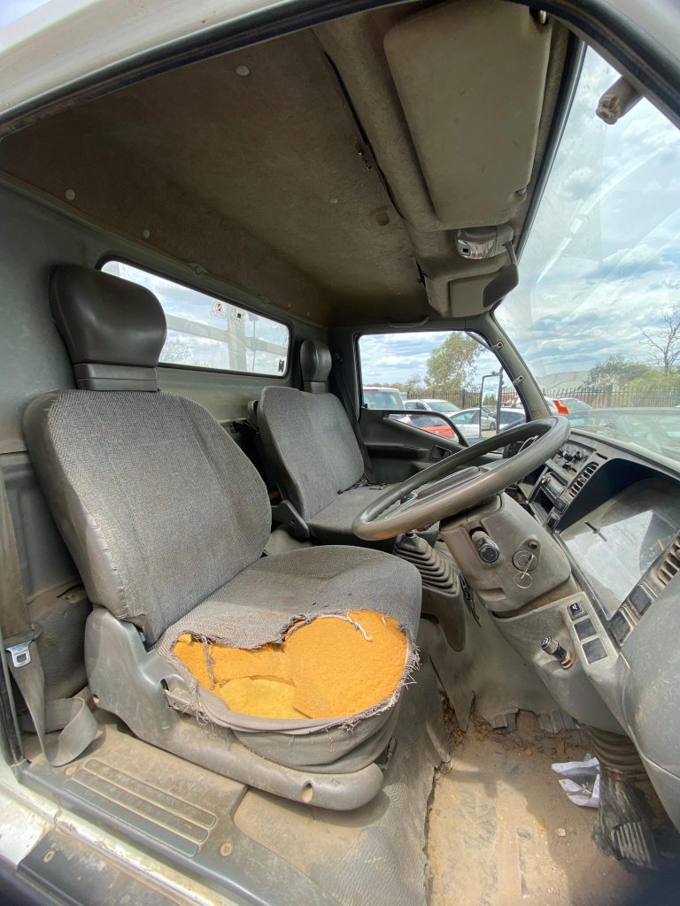 Car Wreckers - Mitsubishi Canter 1999 White Auto Diesel