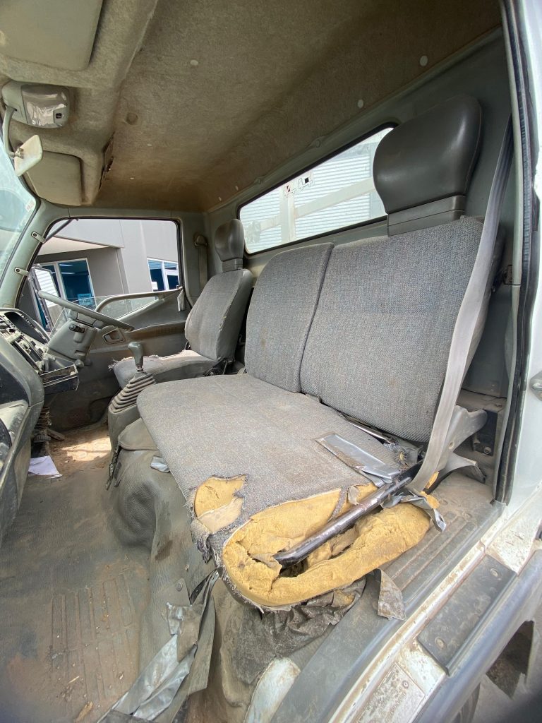 Car Wreckers - Mitsubishi Canter 1999 White Auto Diesel