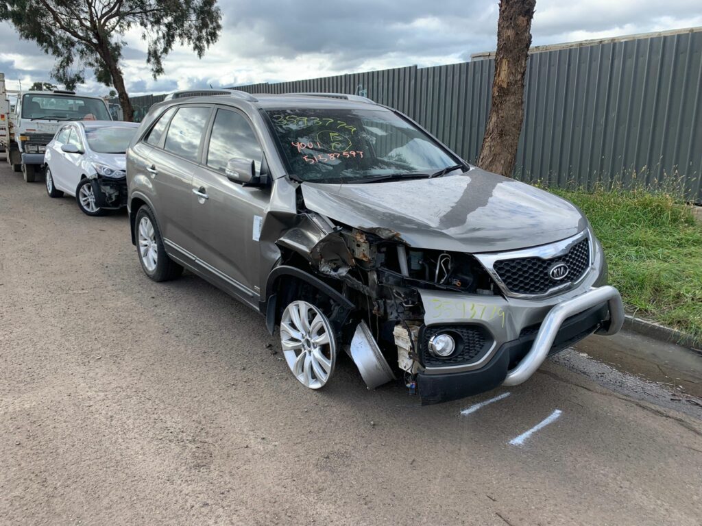 Car Wrecking Kia Sorento 2011 7