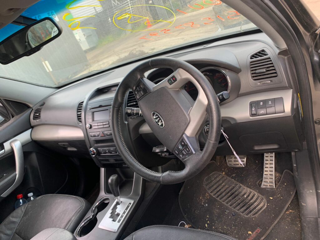 Car Wrecking Kia Sorento 2011 6