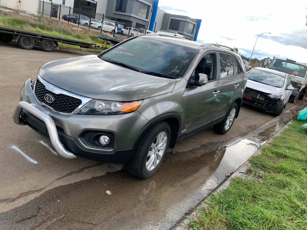 Car Wrecking Kia Sorento 2011 3