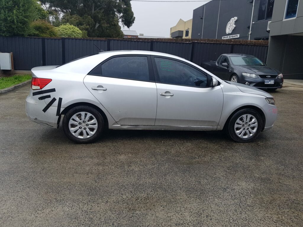 Car Wrecking Kia Cerato 2009 8
