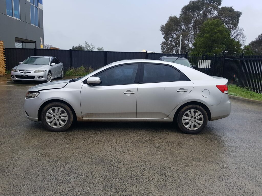 Car Wrecking Kia Cerato 2009 4