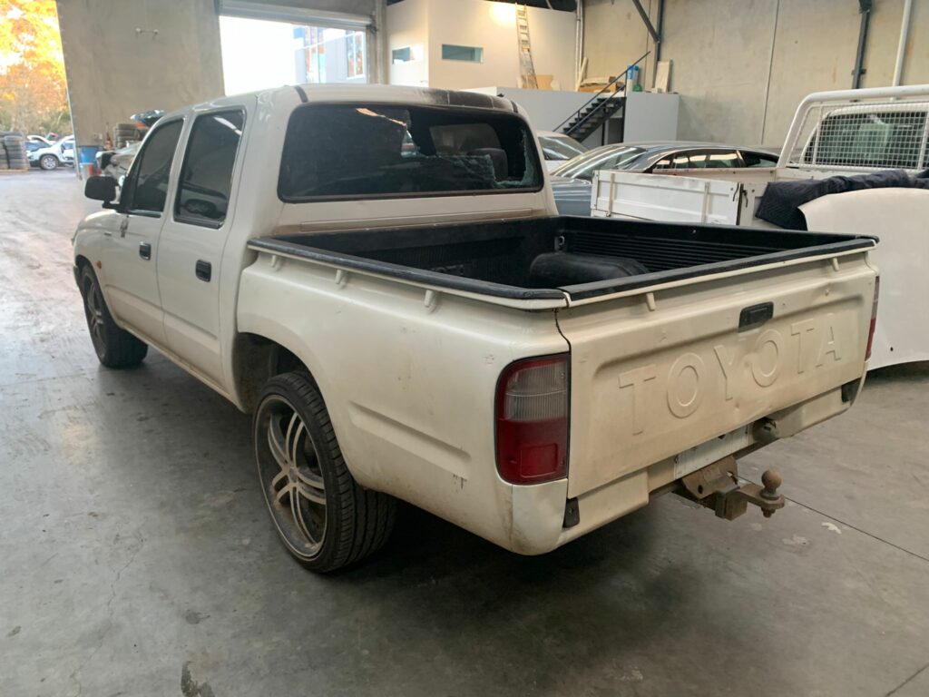 Car Wrecking Toyota Hilux 1997 2