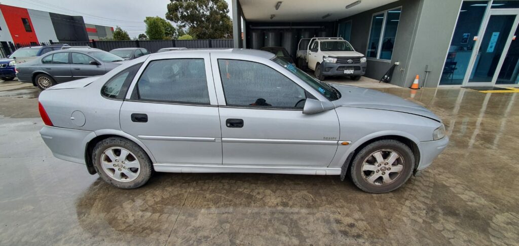 car wrecking - HOLDEN VECTRA 2001
