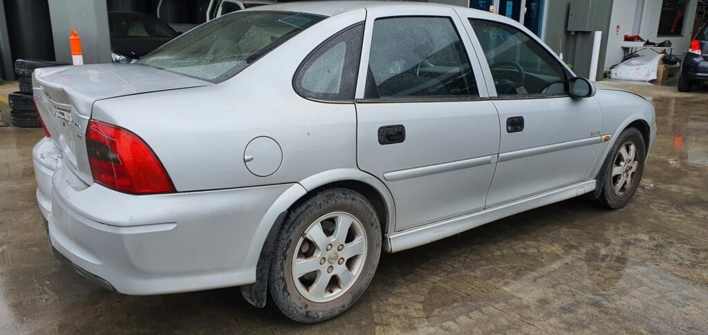 car wrecking - HOLDEN VECTRA 2001