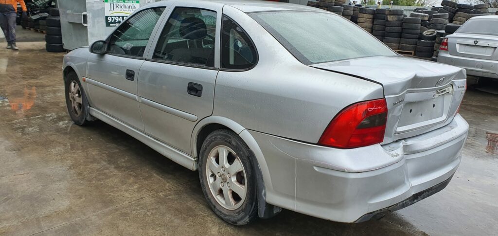 car wrecking - HOLDEN VECTRA 2001
