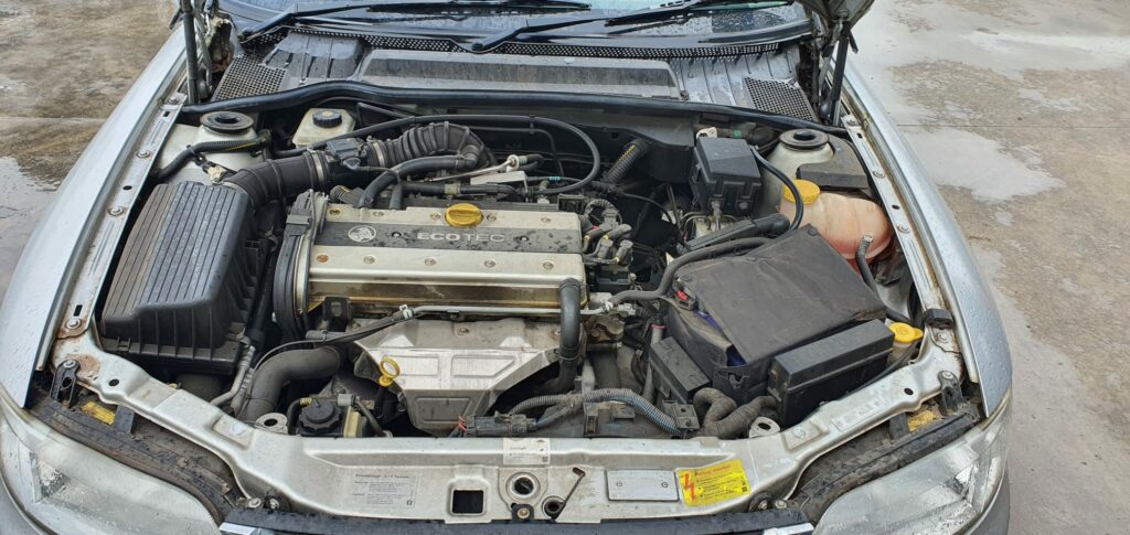 car wrecking - HOLDEN VECTRA 2001