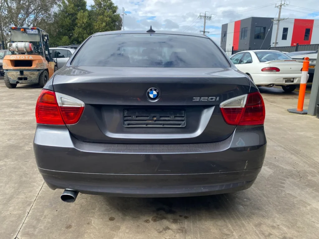 Car Wrecking - BMW 320i 2005 Grey Auto Petrol
