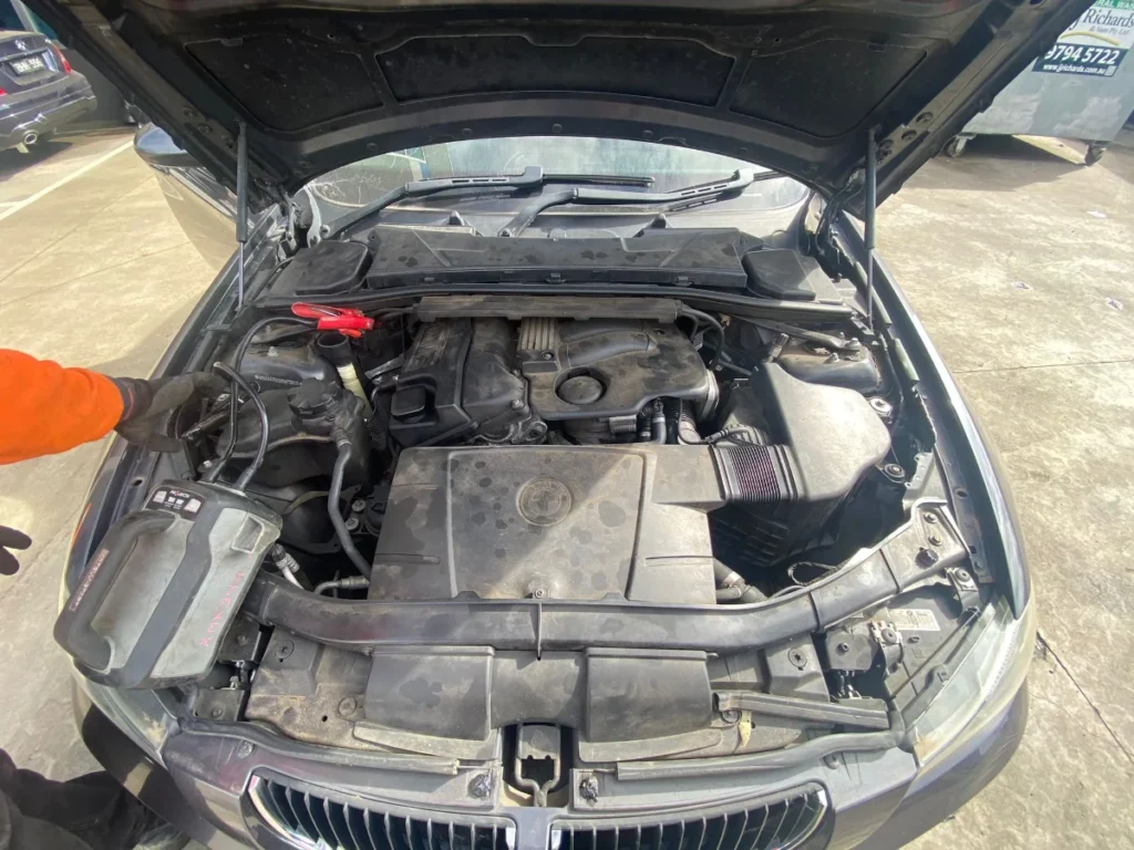 Car Wrecking - BMW 320i 2005 Grey Auto Petrol