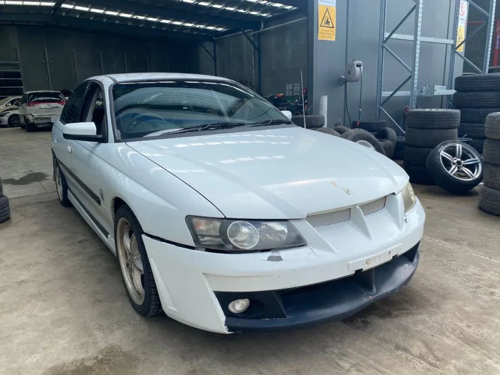 Car Wrecking - Holden Commodore 2004 White Auto Petrol