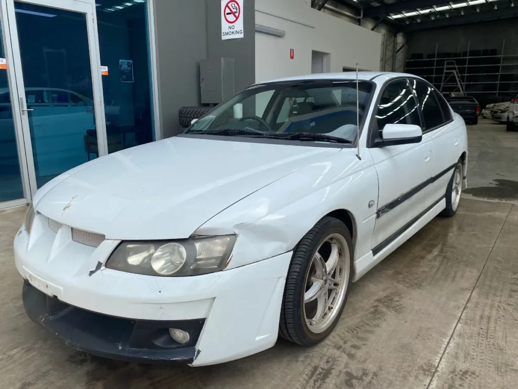 Car Wrecking - Holden Commodore 2004 White Auto Petrol