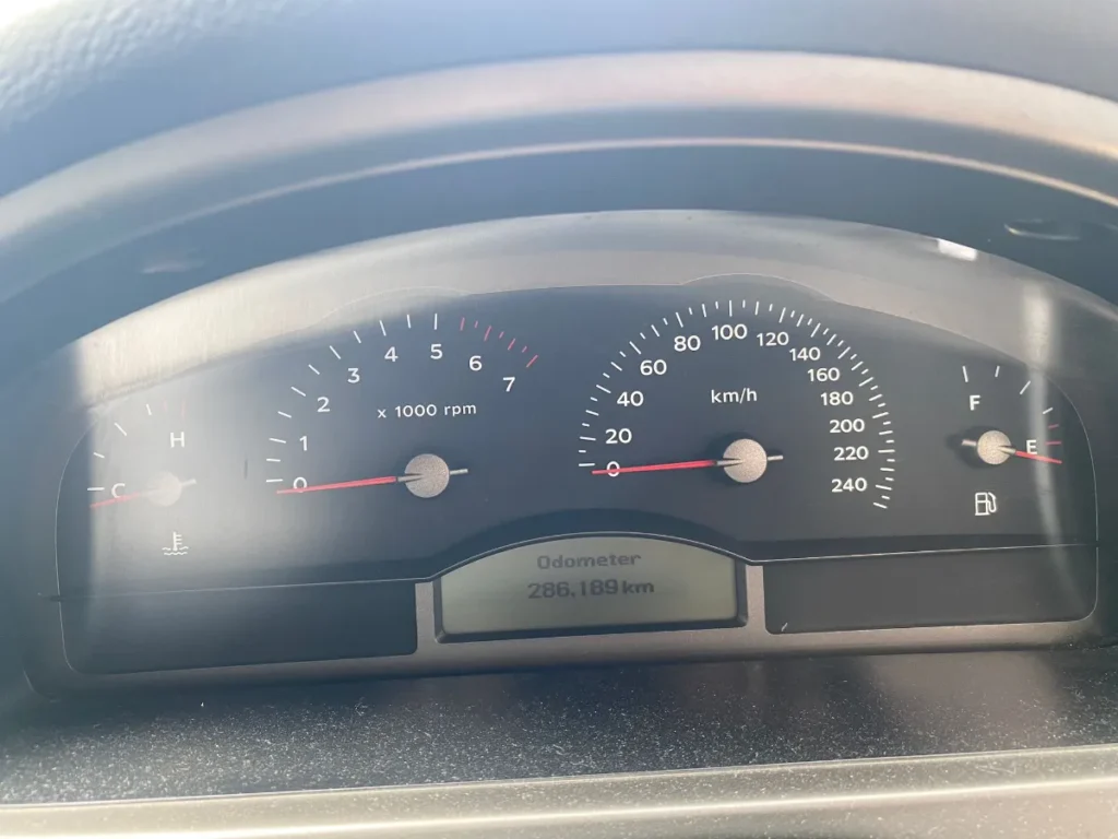 Car Wrecking - Holden Commodore 2004 White Auto Petrol