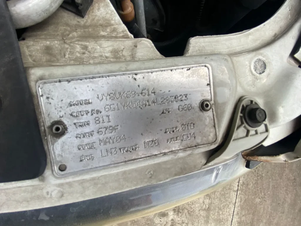 Car Wrecking - Holden Commodore 2004 White Auto Petrol