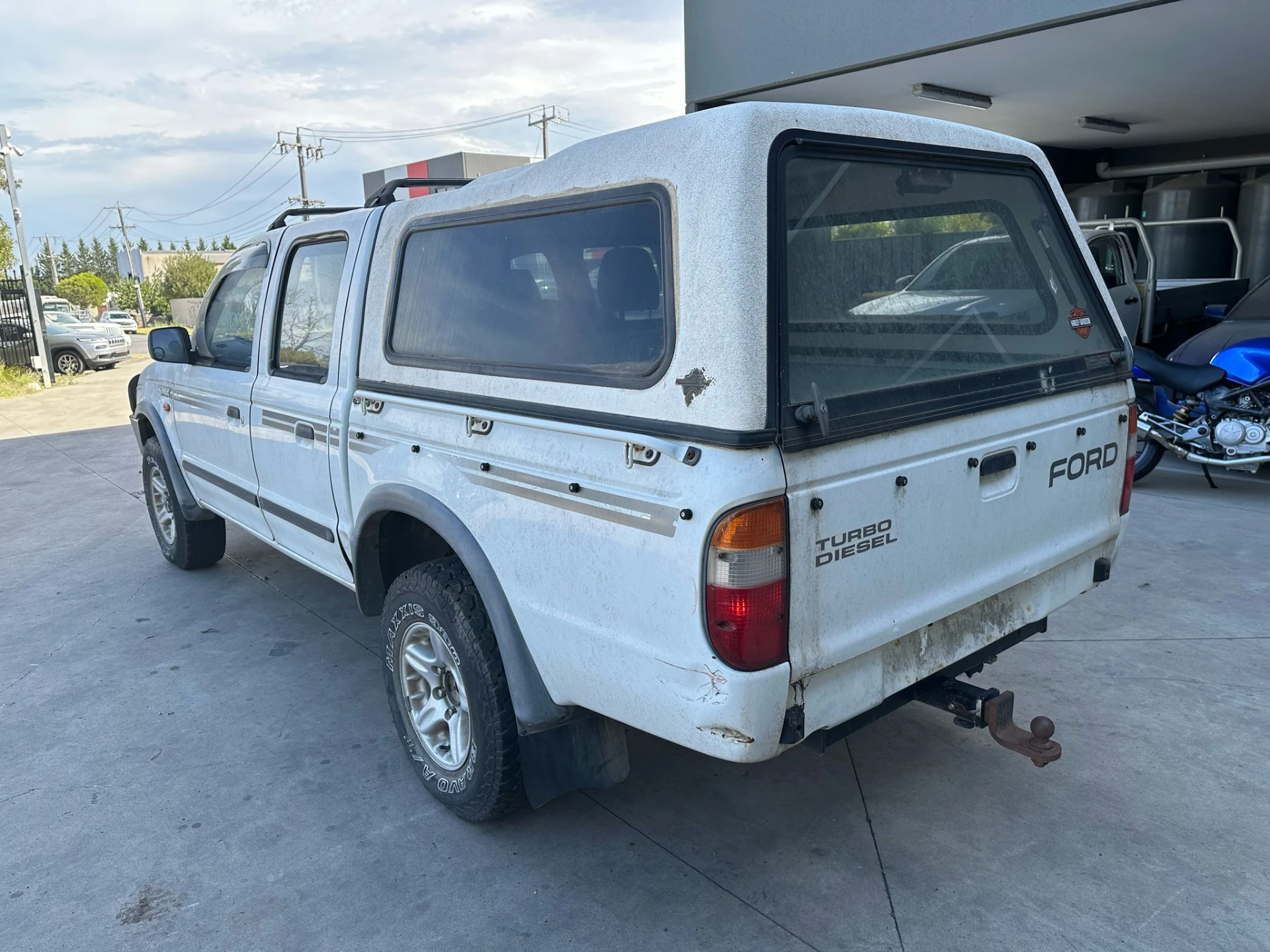 Ford Courier 1999 White Manual Diesel