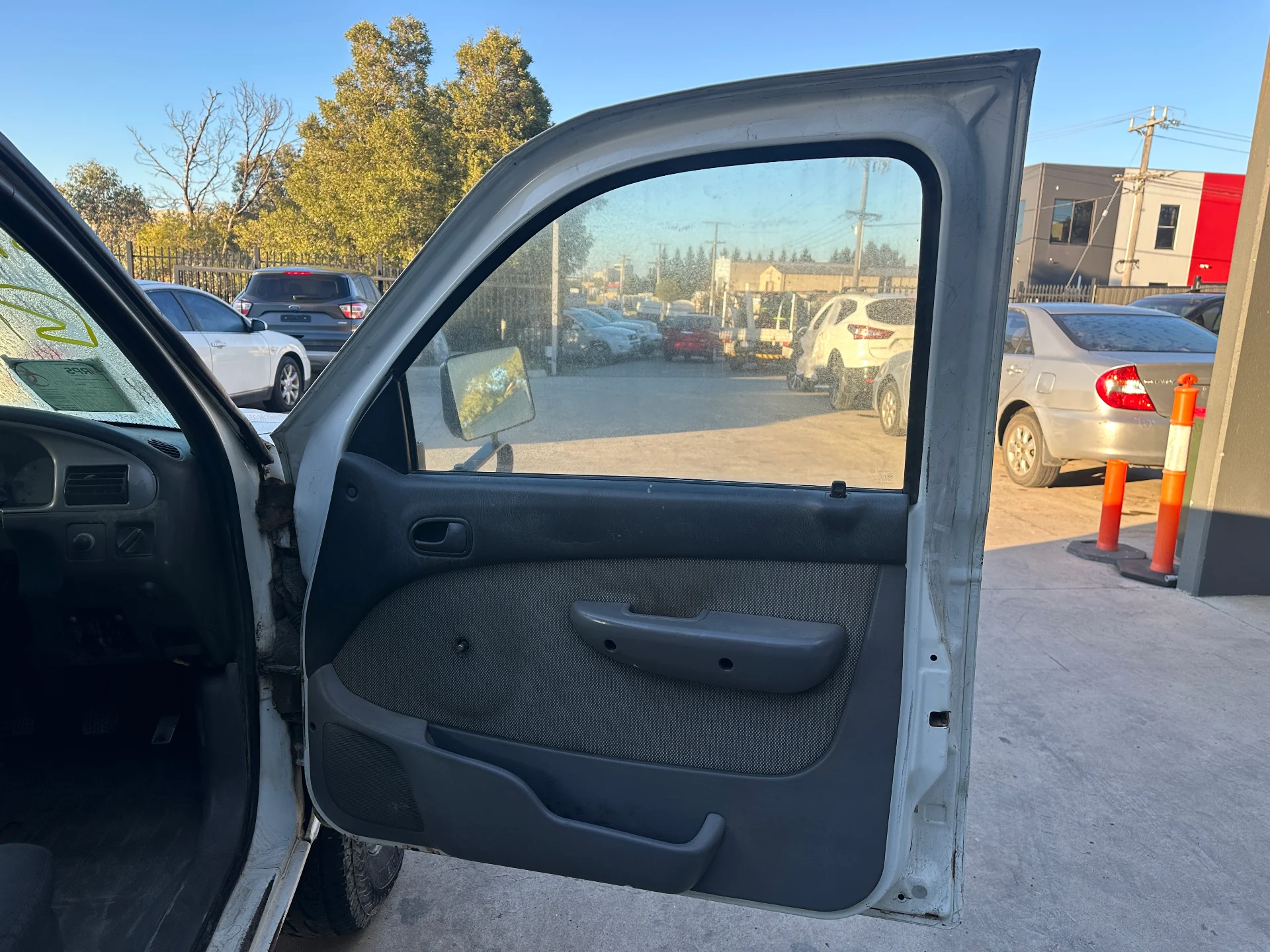 Ford Courier 2004 White Manual Diesel