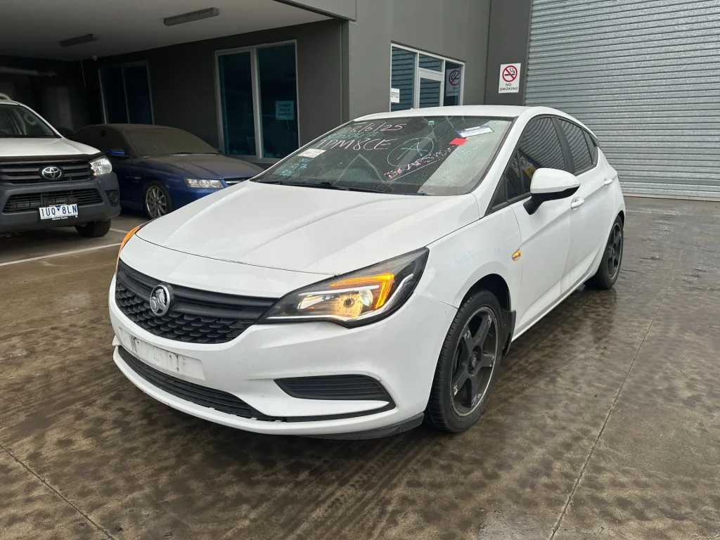 Holden Astra 2018 White Auto Petrol