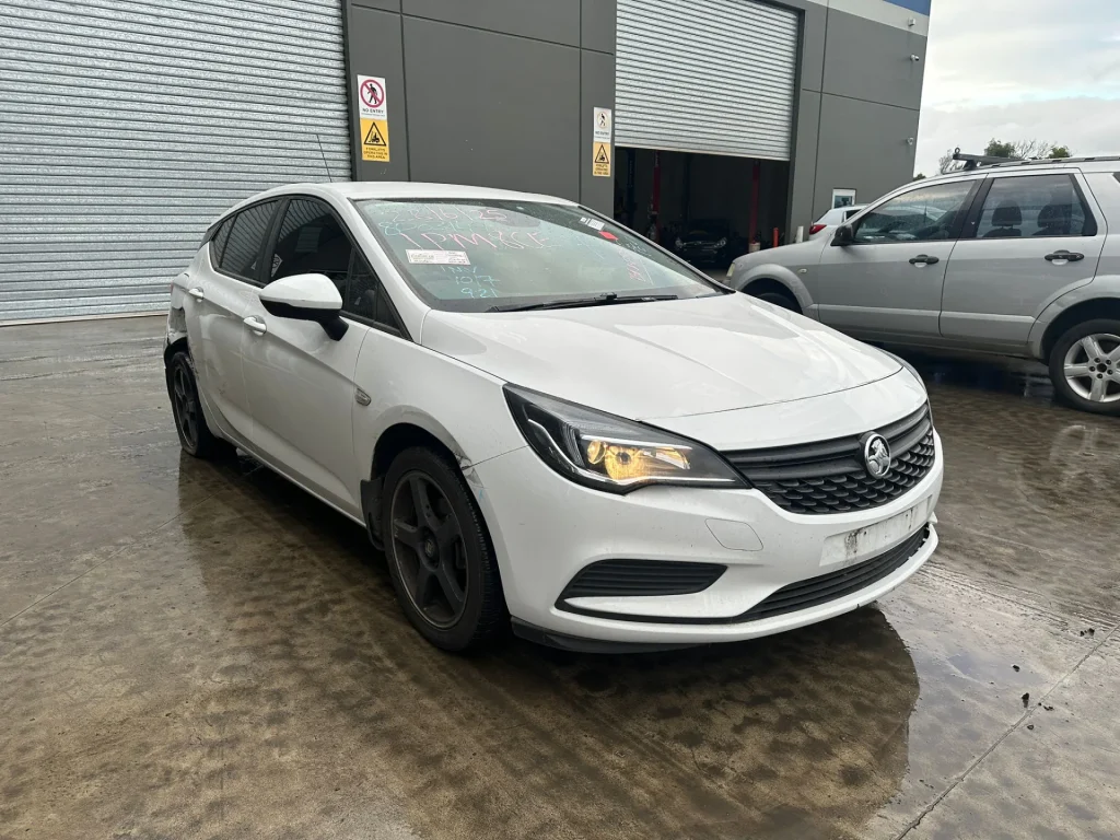 Holden Astra 2018 White Auto Petrol
