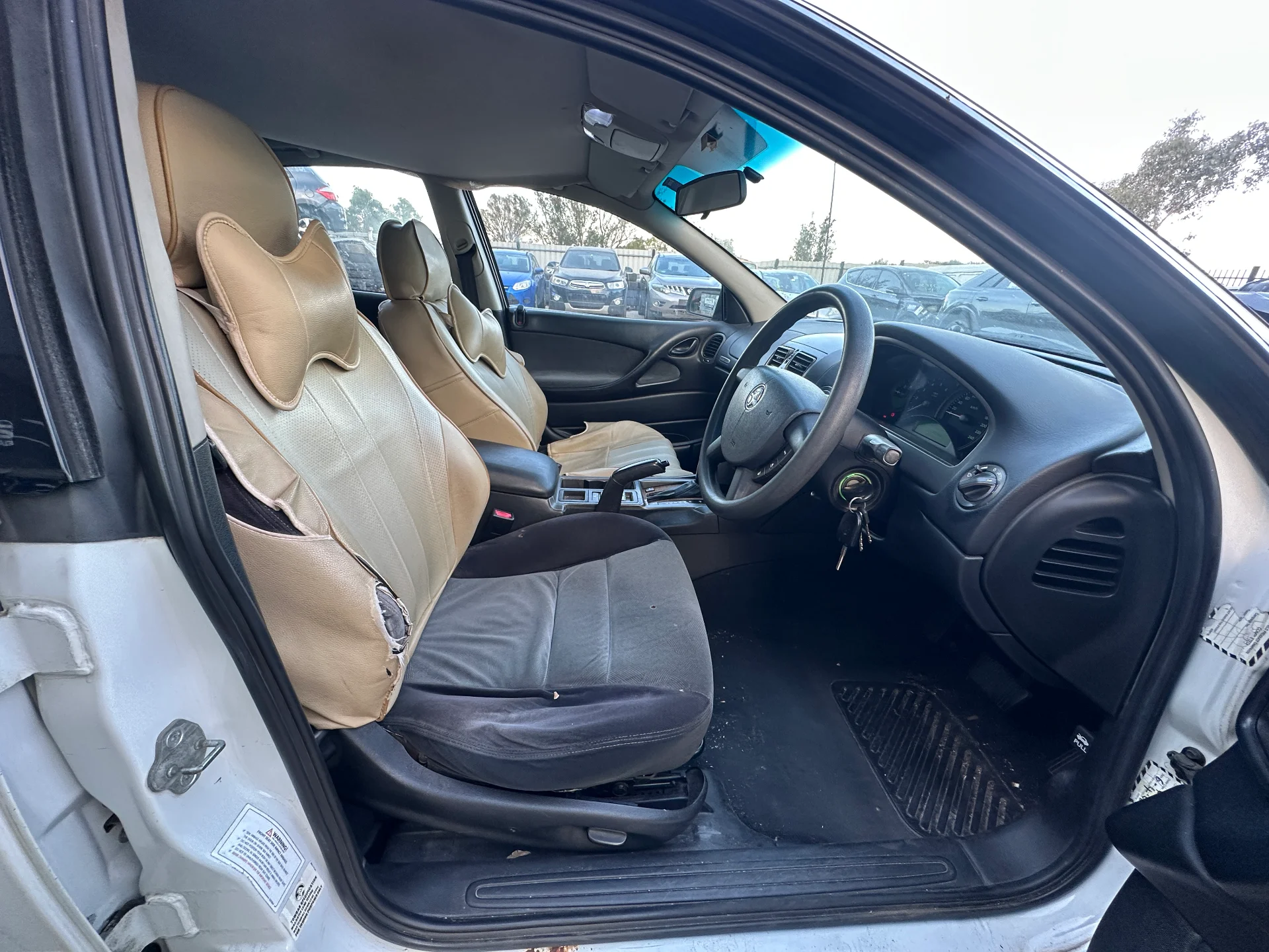 Holden Commodore 2003 White Auto Petrol